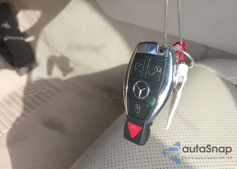 2014 Mercedes-Benz E 350 350 z USA, uszkodzony, nr VIN WDDKK5KF0EF236949